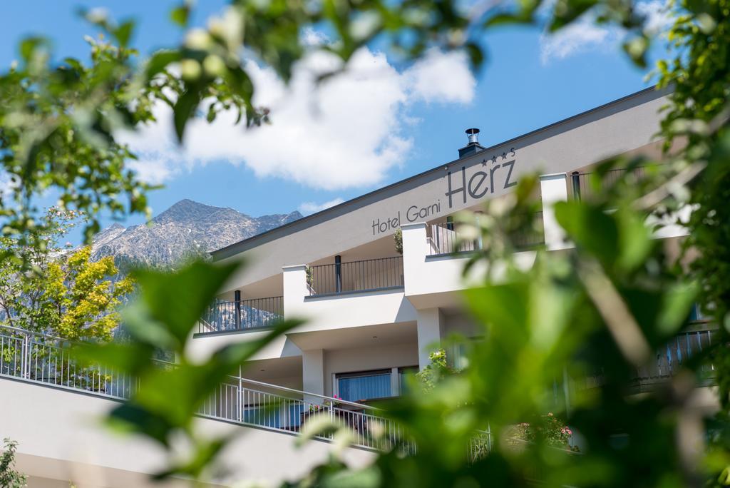Hotel Garni Herz Tirolo Exteriör bild