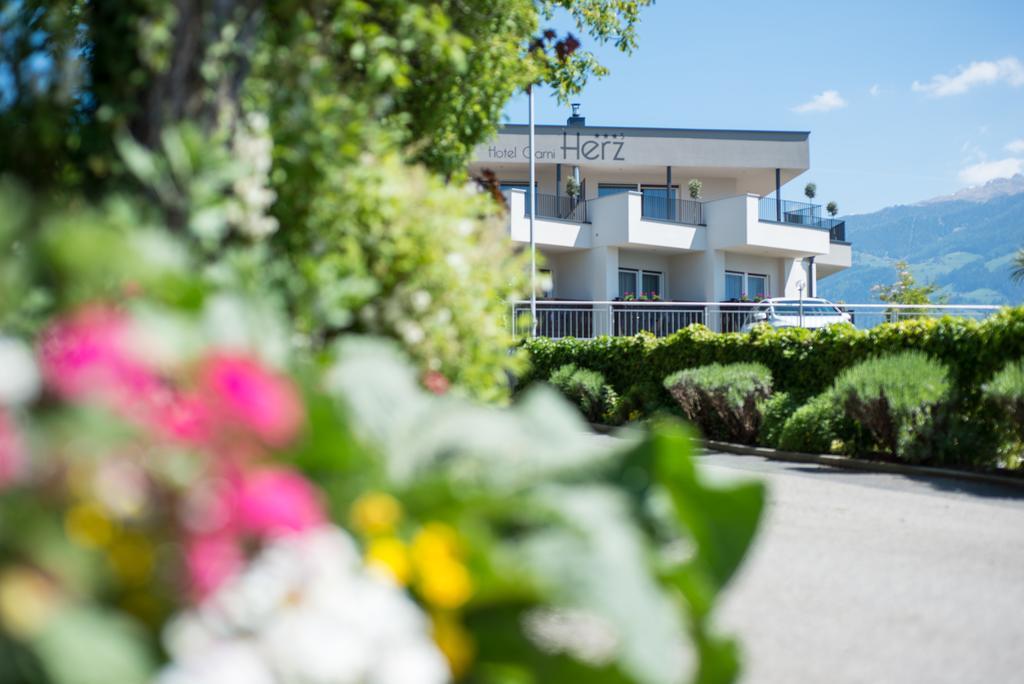 Hotel Garni Herz Tirolo Exteriör bild